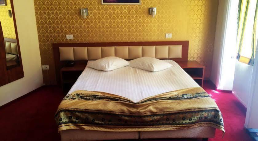 Kosher Hotel Lev Or Bucureşti Ngoại thất bức ảnh