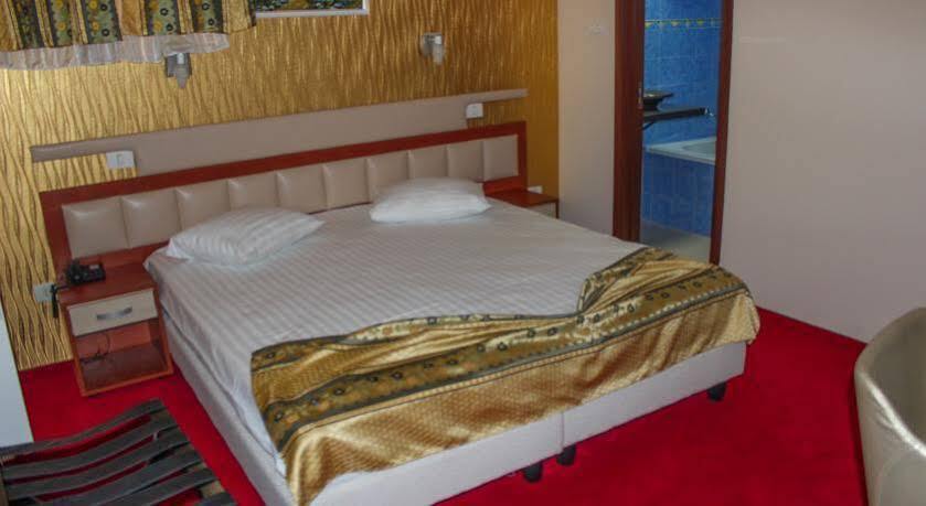 Kosher Hotel Lev Or Bucureşti Ngoại thất bức ảnh